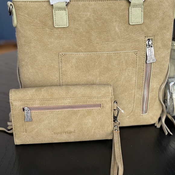 Trinity Ranch Aztec Tooled Fringe Concealed Carry Tote/Crossbody + Wallet Green - Picture 5 of 8